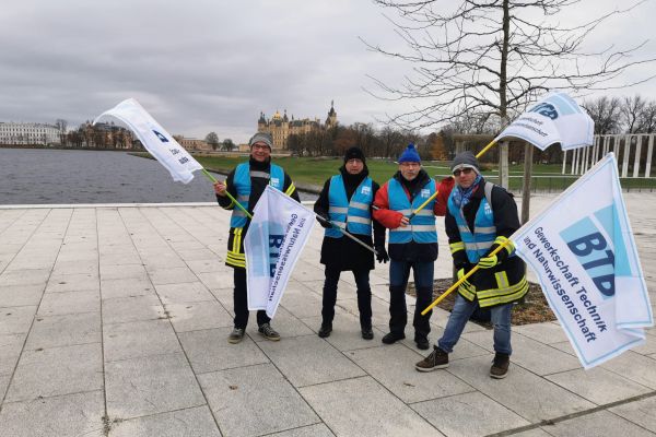 erneute_demonstration_am_28_november_in_schwerin_5_20231212_13444528379C11FCBB-AB29-1E3F-3F87-7BF42C0DE816.jpg